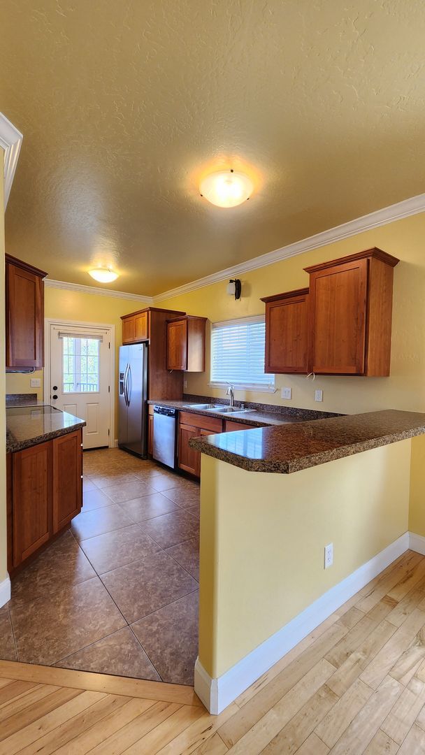 Building Photo - Elegant Stephens Pointe Condominiums