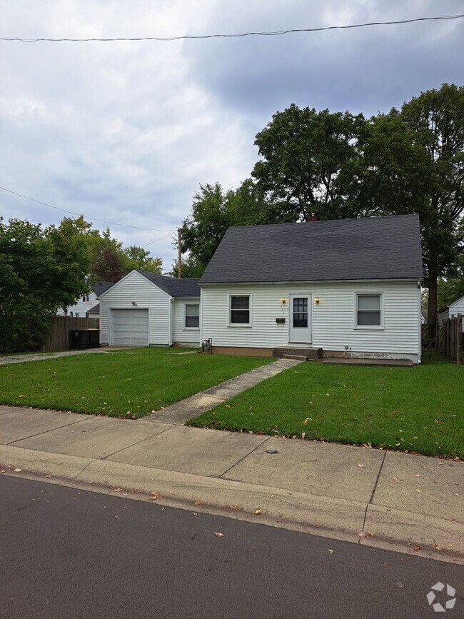 Building Photo - 3 BR House near McMillen Park