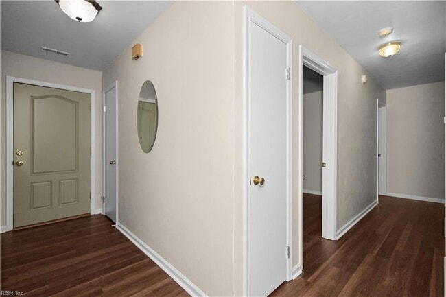 Building Photo - 821 Gene Crescent