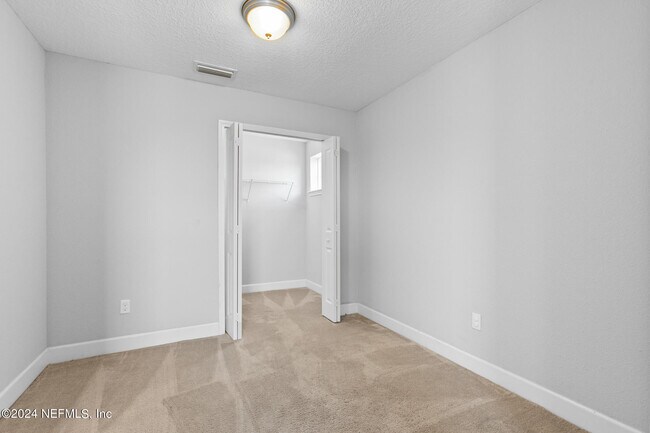 Building Photo - 213 Foxcross Ave