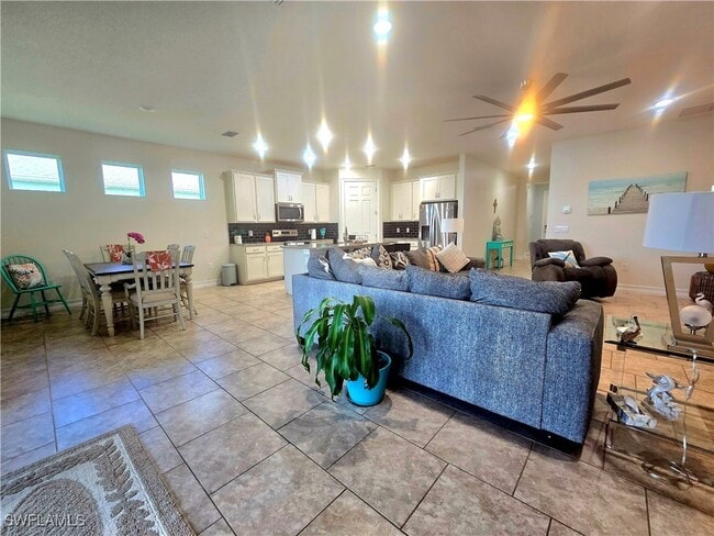 Building Photo - 3401 Acapulco Cir