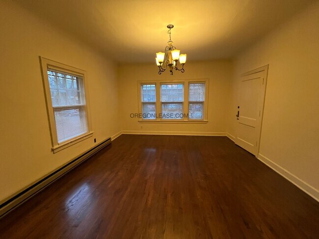 Building Photo - Large One bedroom downtown Eugene Apartment