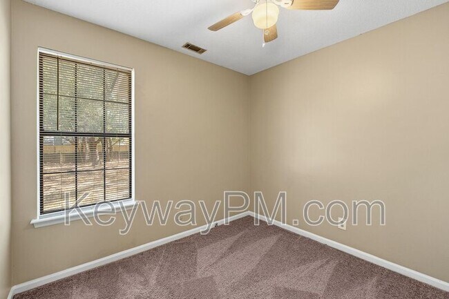 Building Photo - 912 Jones Dr