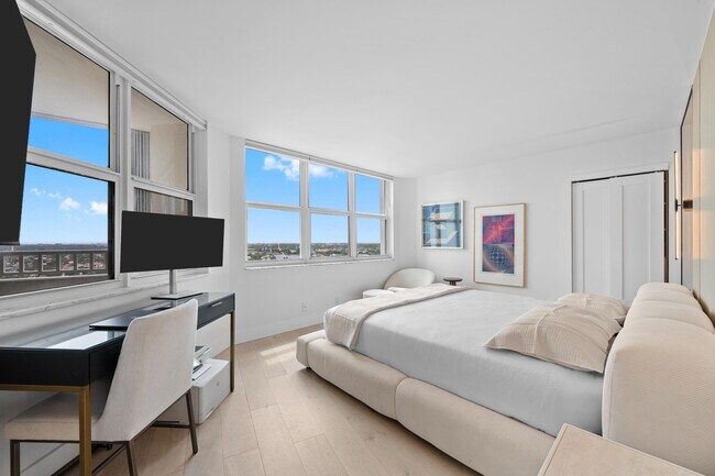 Building Photo - 1340 N Ocean Blvd