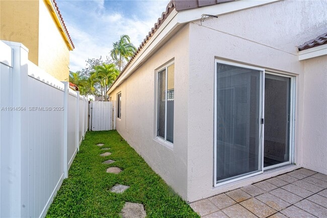 Building Photo - 1592 Salerno Cir