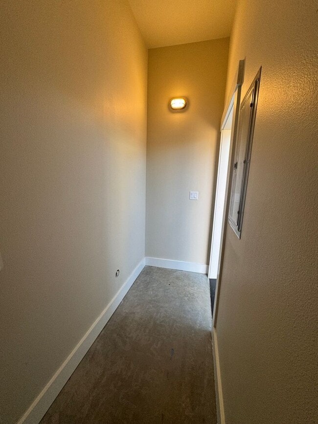 Building Photo - New ADU style apartment  in NE Bend