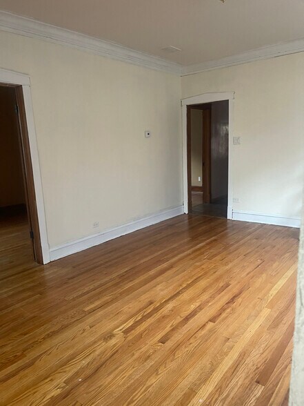 Building Photo - 8735 S Manistee Ave