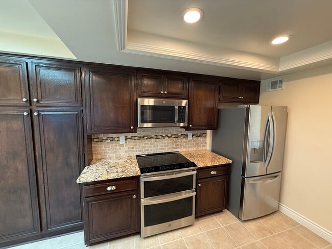 Building Photo - Beautiful Capri Home in Leisure Village
