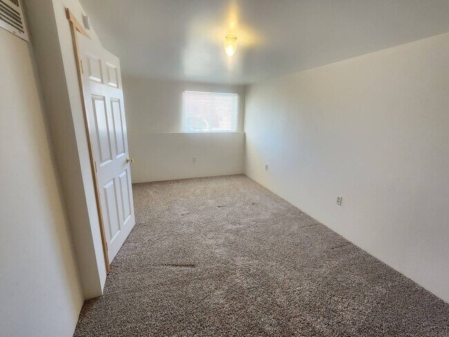 Building Photo - Beautifully Unique 3 bedroom 2 bath Home