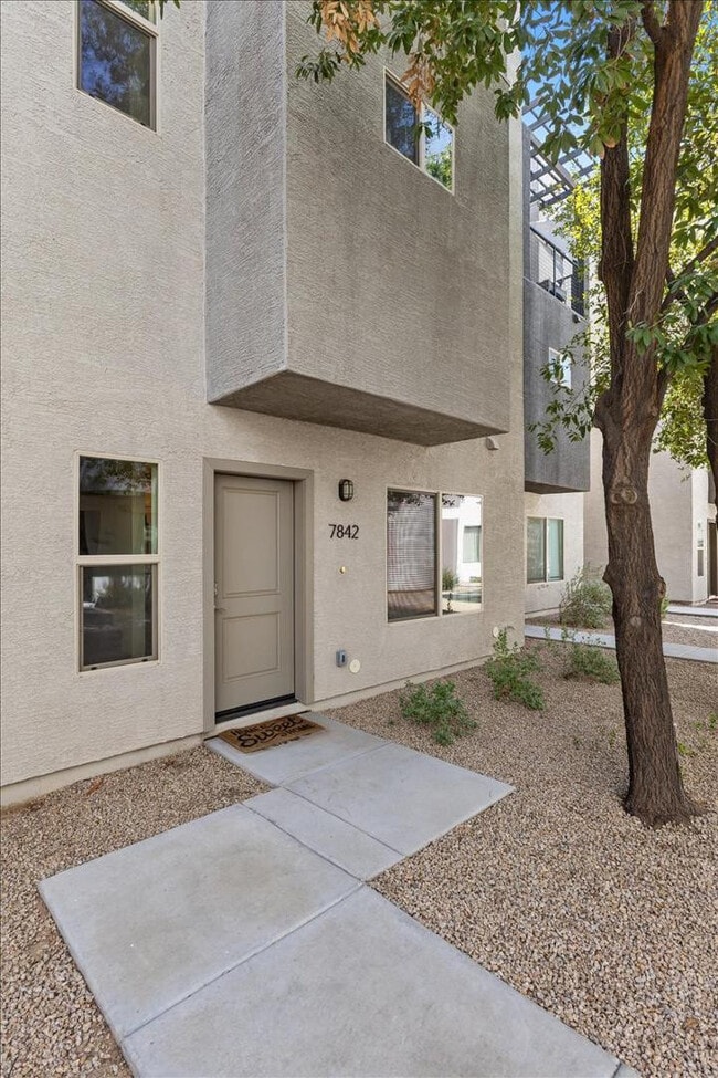 Building Photo - 7842 N 20th Glen