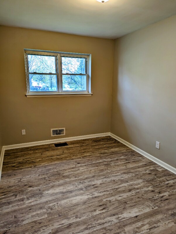 Building Photo - 303 Granvil Dr