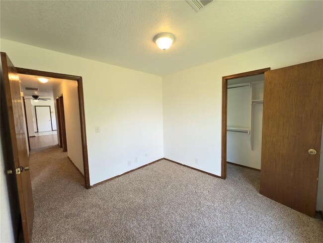Building Photo - 1109 Dustin Dr