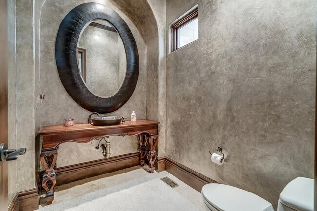 Building Photo - 5701 Mistletoe Ct