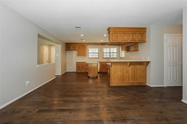 Building Photo - 28419 Champion Oaks Dr