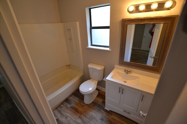 Building Photo - 5157 Cumberland Cove Dr