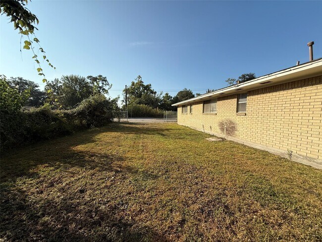 Building Photo - 7325 Ley Rd