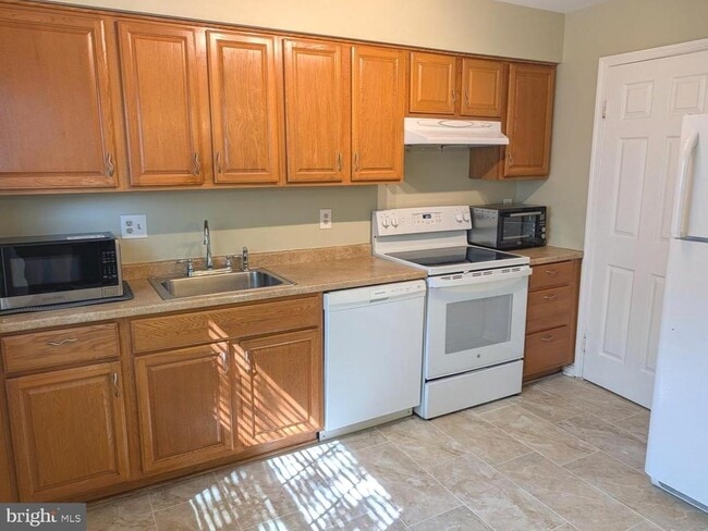 Building Photo - 8582 Adamson St