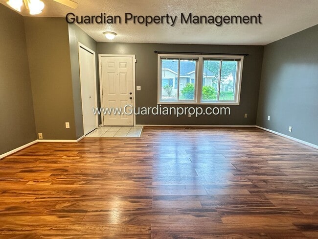 Building Photo - Brooklyn Park End Unit Patio Home, Dishwas...