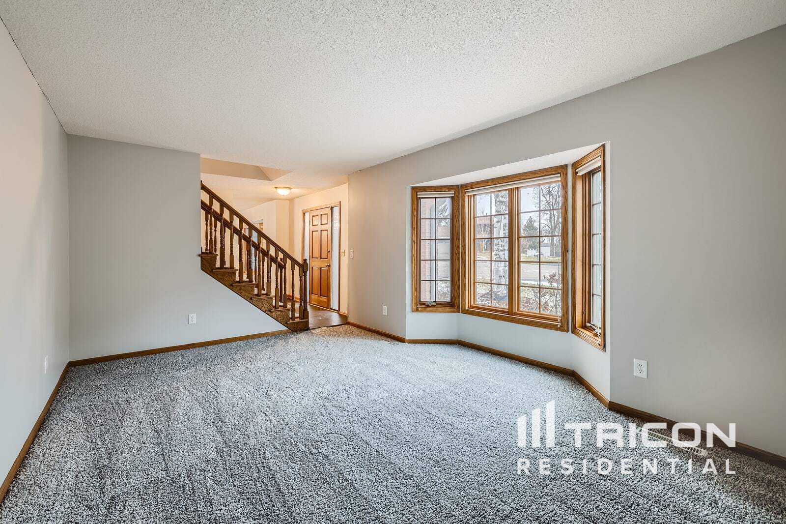 Building Photo - 5585 Rosewood Ln
