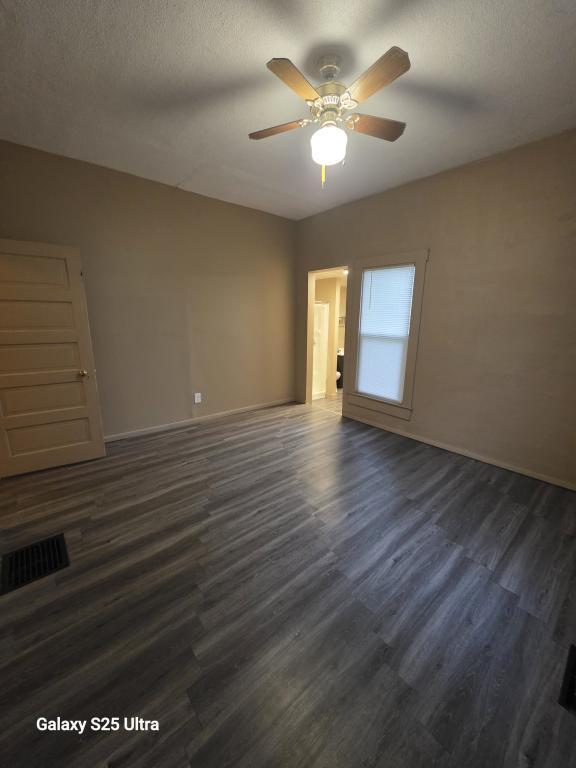 Building Photo - 208 E Main St