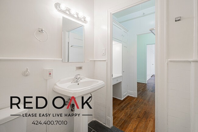 Building Photo - 2505 W 6th St