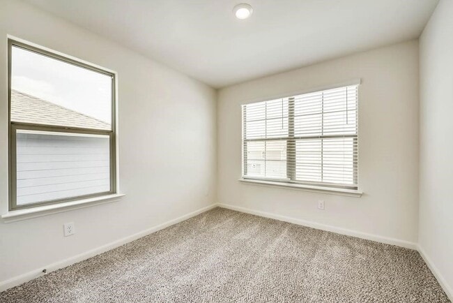 Building Photo - 1226 Parker Dr