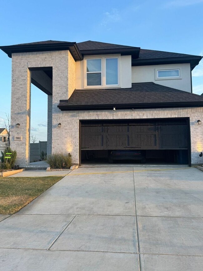 Primary Photo - Stunning 4BR House in Argyle. Great school...