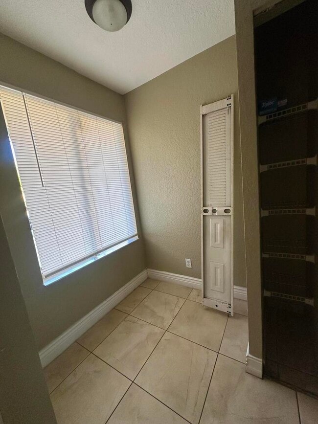 Building Photo - 941 Coral Club Dr