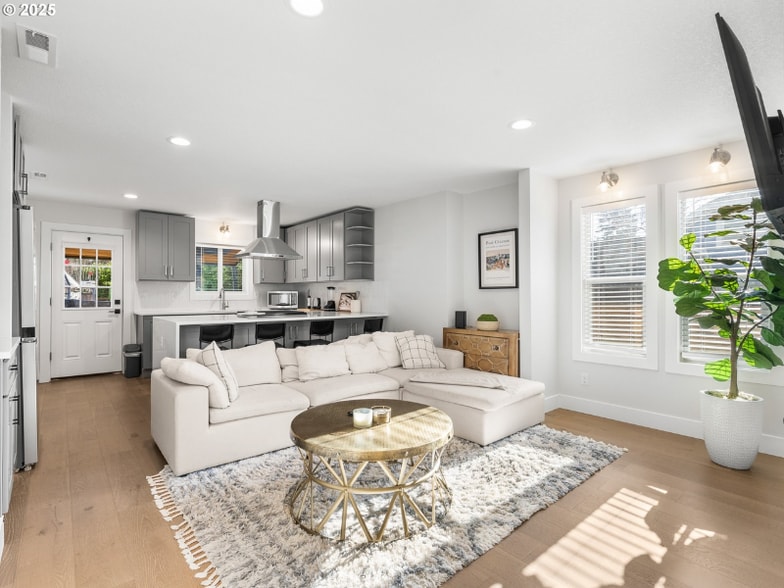 Building Photo - 514 SE 42nd Ave