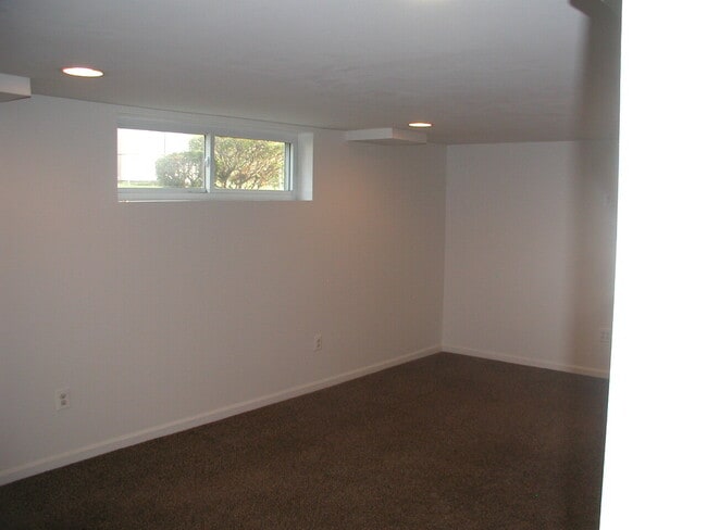 Building Photo - Gorgeous 3 bedroom 2 bath rancher!