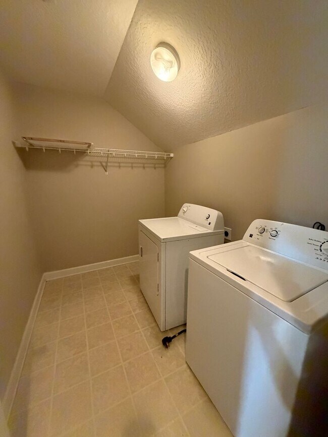 Building Photo - 410 Conley Dr