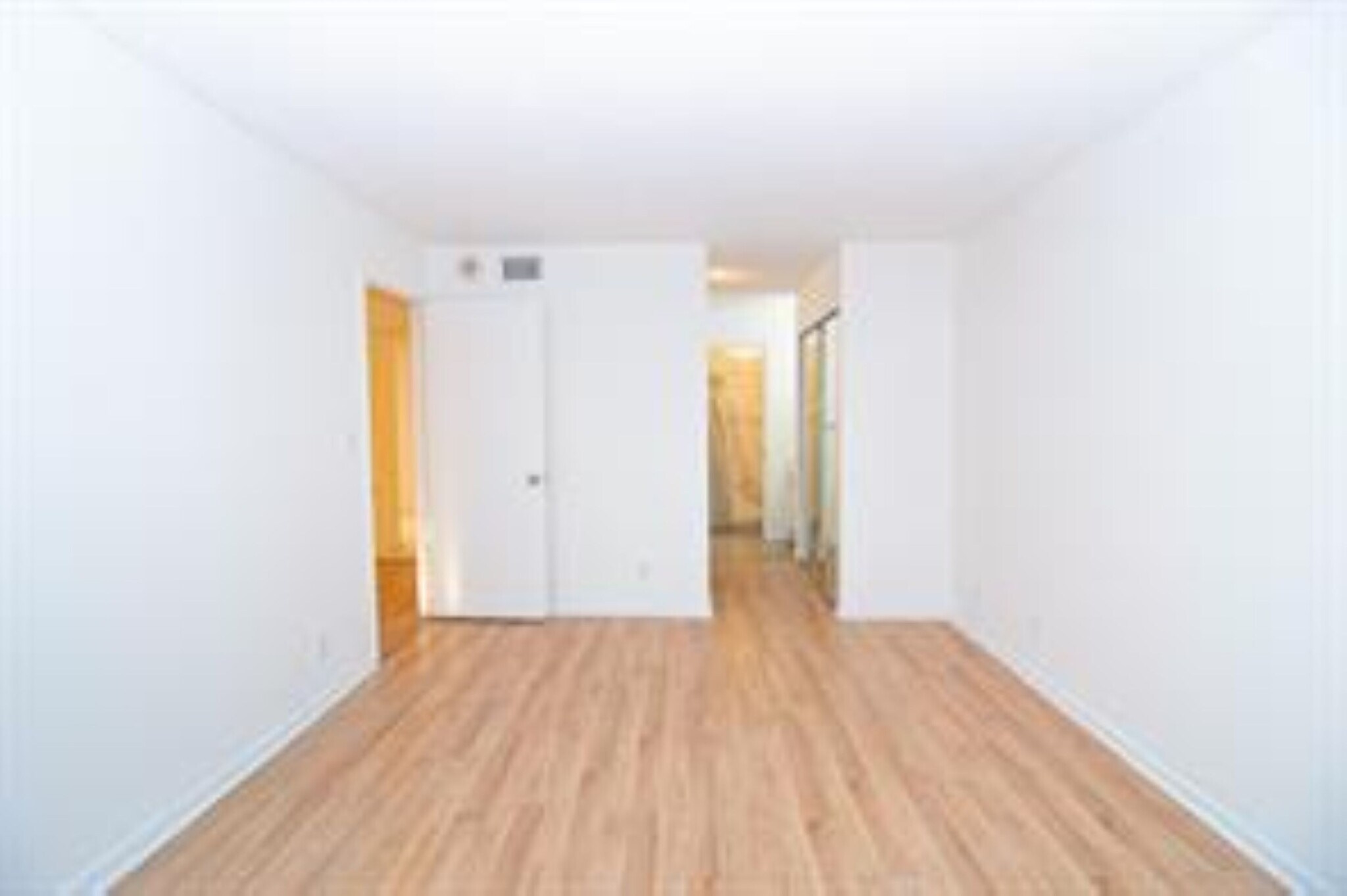 Building Photo - 1800 N Andrews Ave