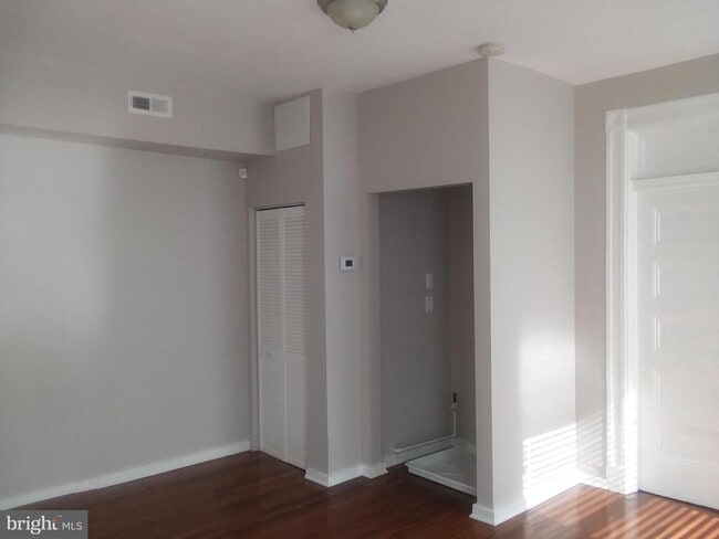 Building Photo - 2012 Mt Royal Terrace