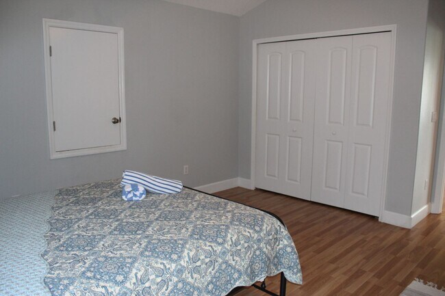 Building Photo - Furnished Riverview Home w/ Pool