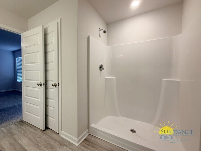 Building Photo - Spacious 5-Bedroom Home in Plantation Woods, East Milton!