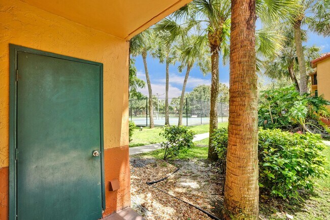 Building Photo - Updated 2 Bed, 2 Bath 1st Floor Condo with...