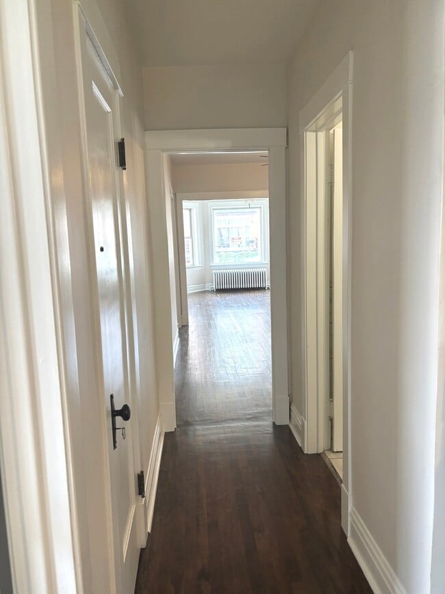 Building Photo - 2737 W Belmont Ave