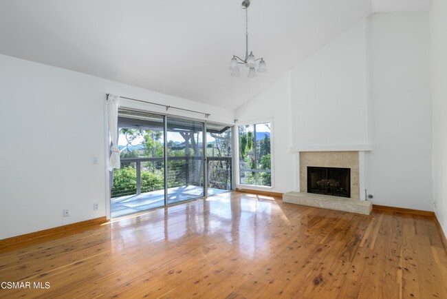 Building Photo - 2 Sparrowhawk Ln