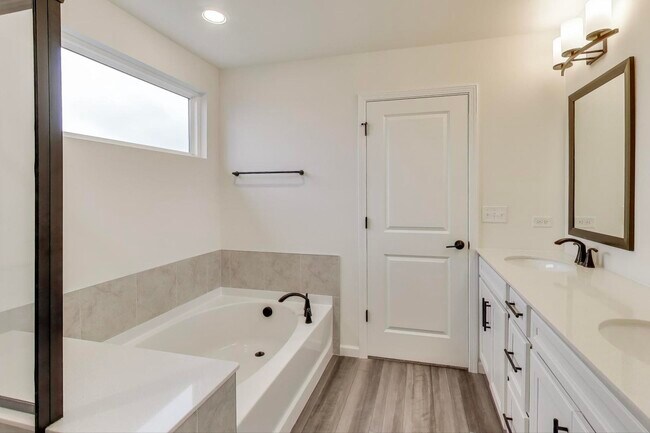 Building Photo - 2240 Bent Grass Wy