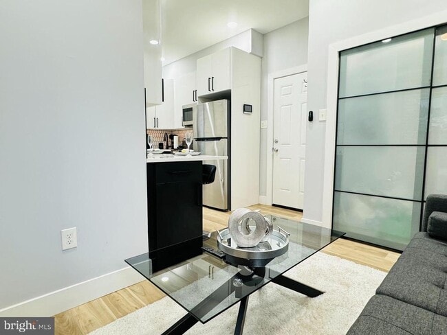 Building Photo - 1324 N 5th St