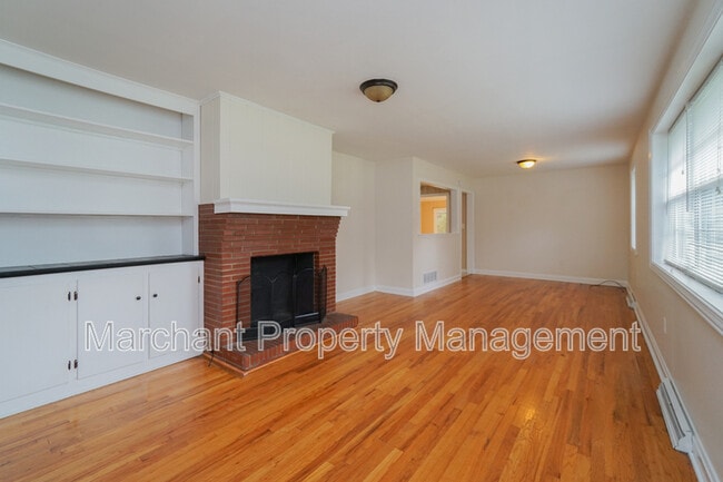 Building Photo - 120 Grove Rd