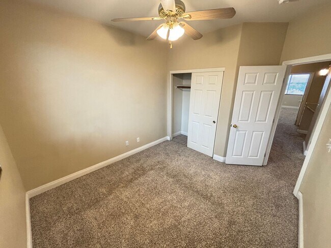 Building Photo - Modern 3Bed/3Bath Two Story Home located i...