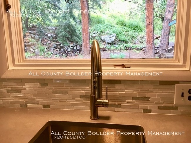 Building Photo - Renovated Lefthand Canyon Home
