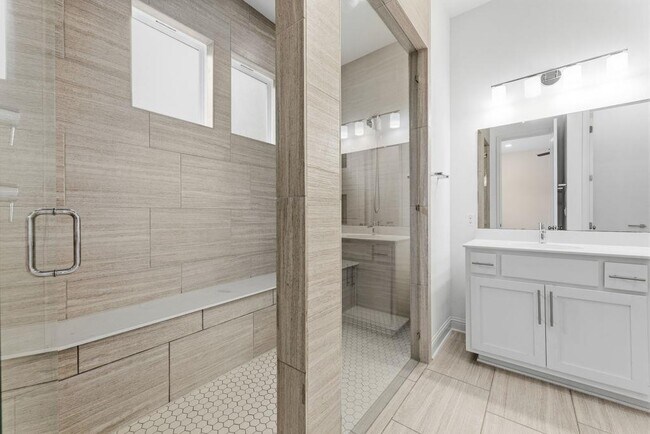Building Photo - 5209 Mandevilla Dr