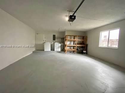 Building Photo - 2441 SW 124th Ave