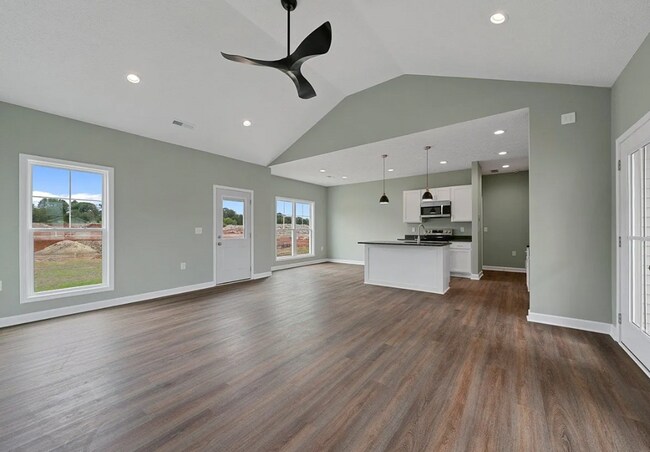 Building Photo - 2583 Cedrus Ave