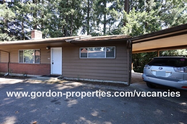 Building Photo - SE Green Vista Dr - Milwaukie 2 bedroom du...