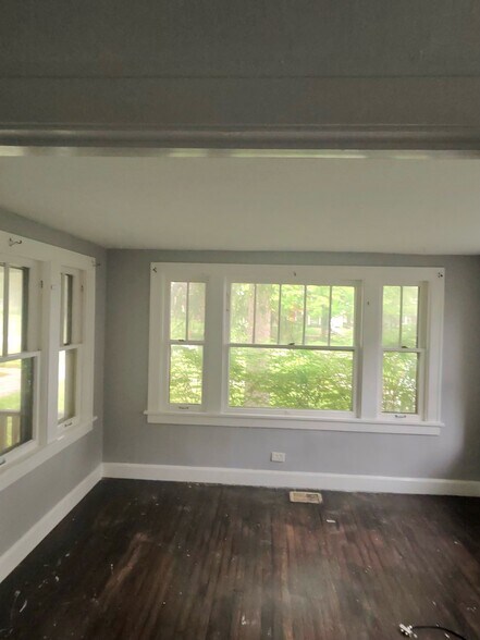 Additional front room/ enclosed porch - 4477 Martin Luther King Jr Blvd