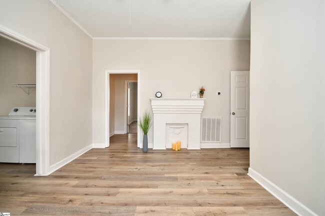 Building Photo - 5 Cardwell St