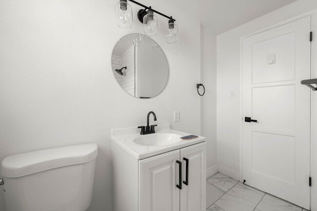 Building Photo - 5846.5 W 88th St